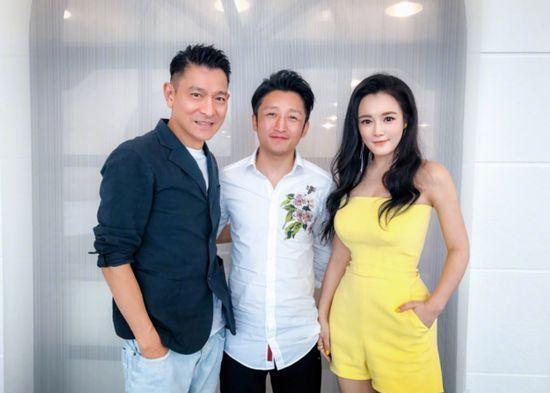 邹市明夫妇最新爆料新闻,揭秘他们的婚姻与育儿之道